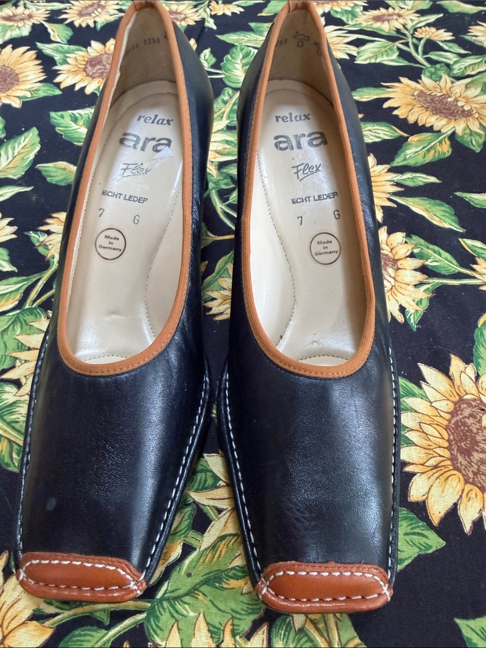 Ara Black Leather Flats with Brown Trim Germany 7g